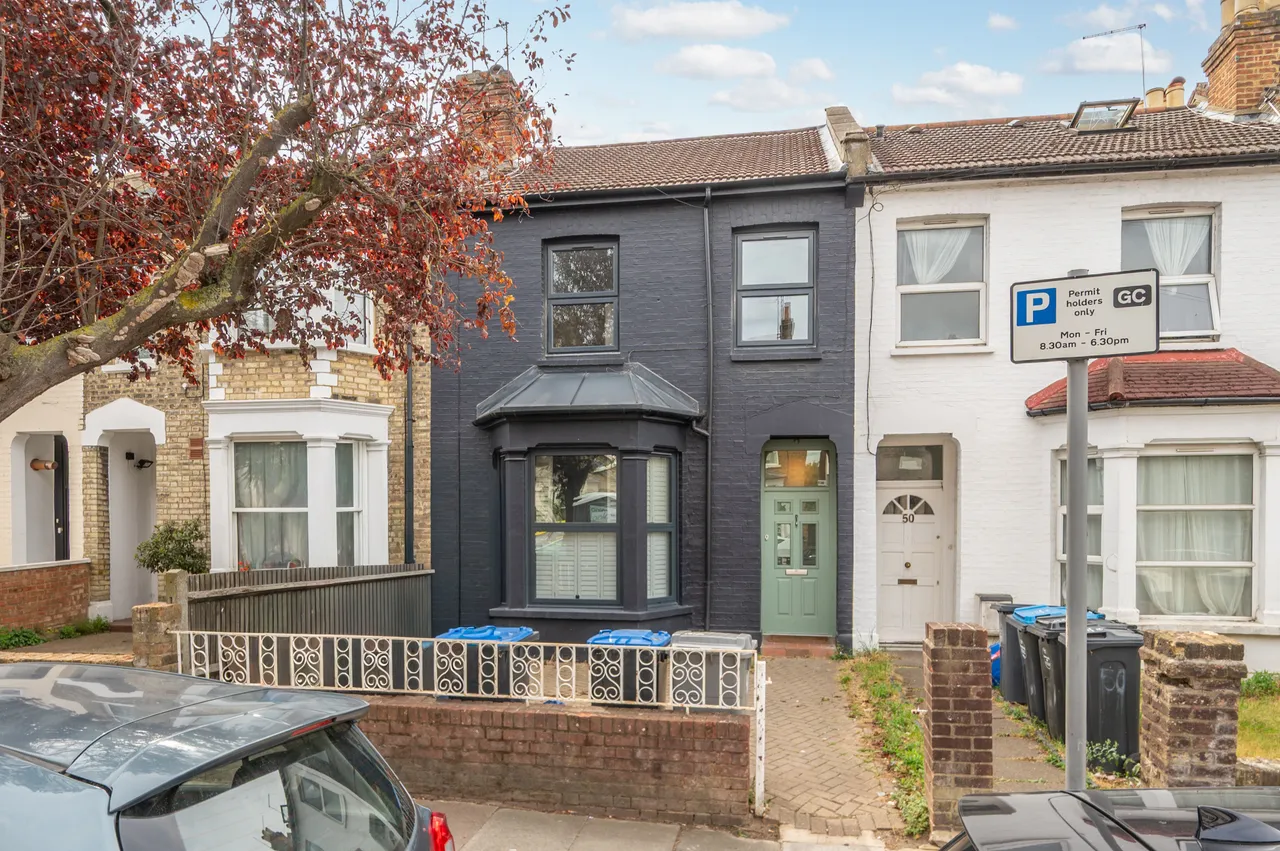 2 bed flat to rent — 48b Chaplin Road, London
