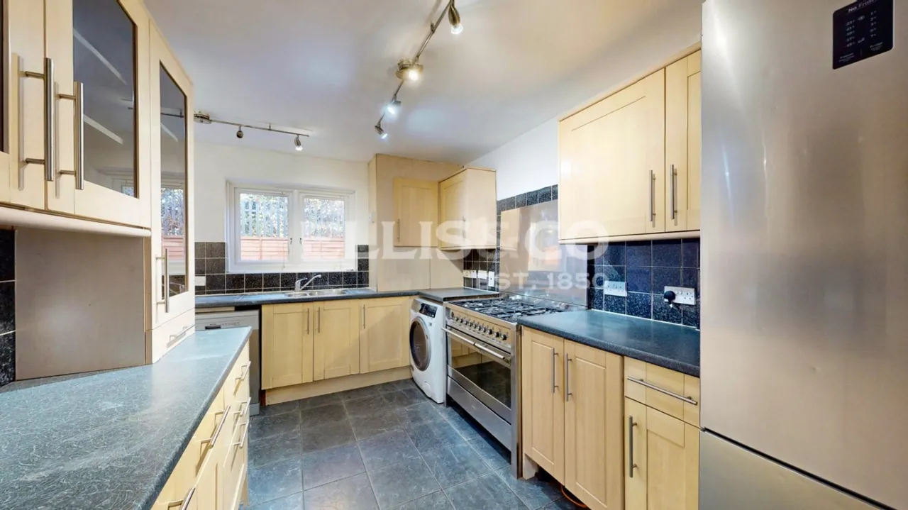 Community Road, Greenford, UB6, photo 7