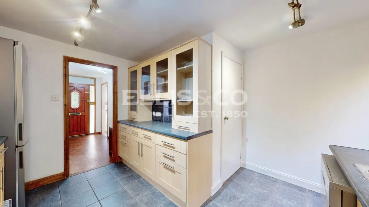 Community Road, Greenford, UB6, photo 9