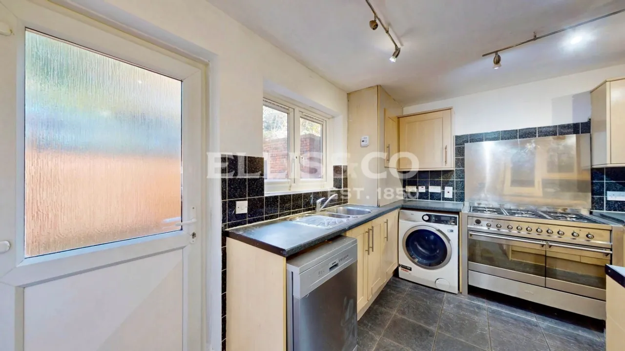 Community Road, Greenford, UB6, photo 6