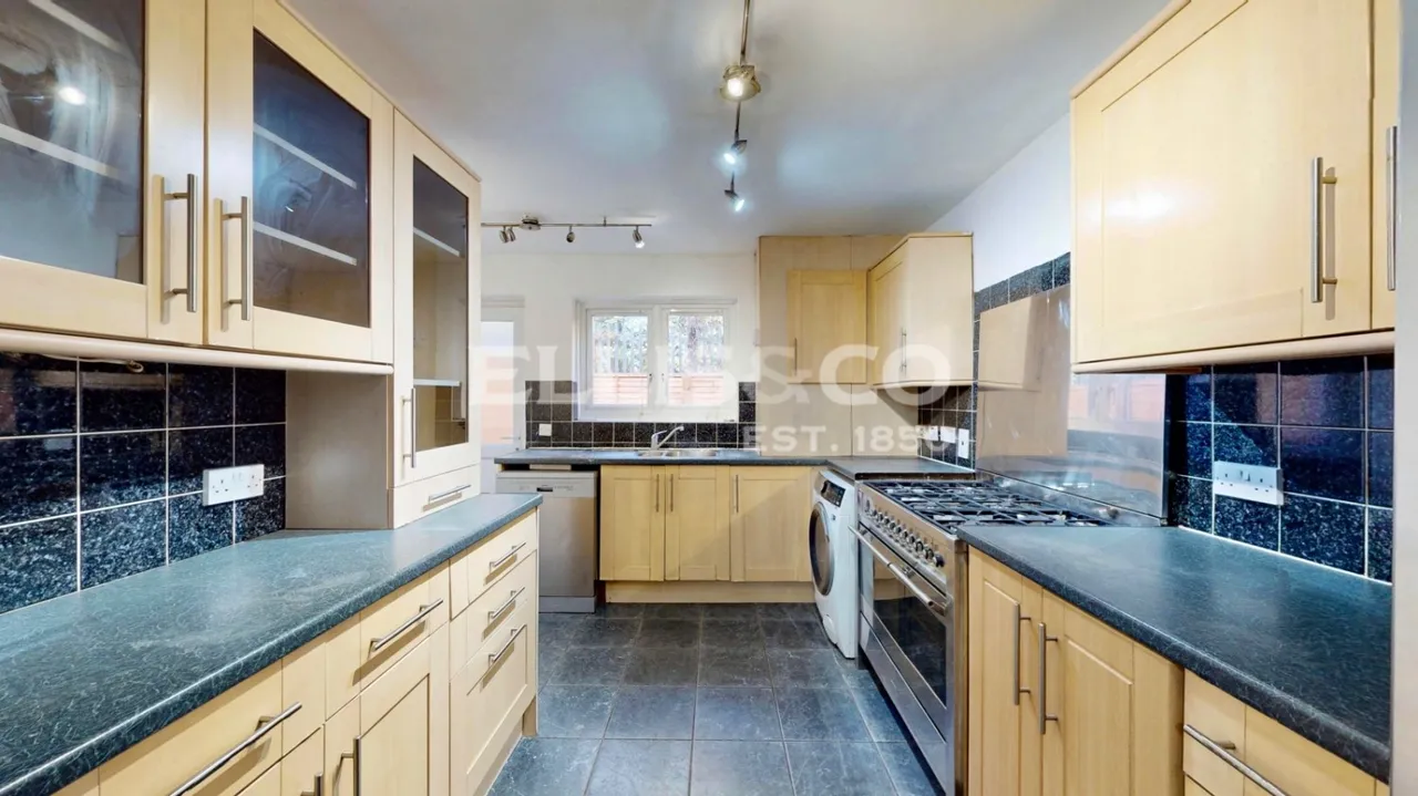Community Road, Greenford, UB6, photo 8