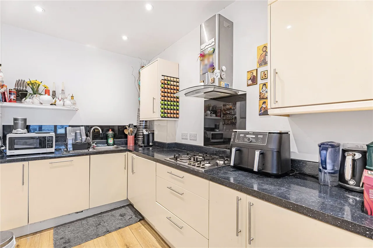 York Road, New Barnet, EN5, photo 24