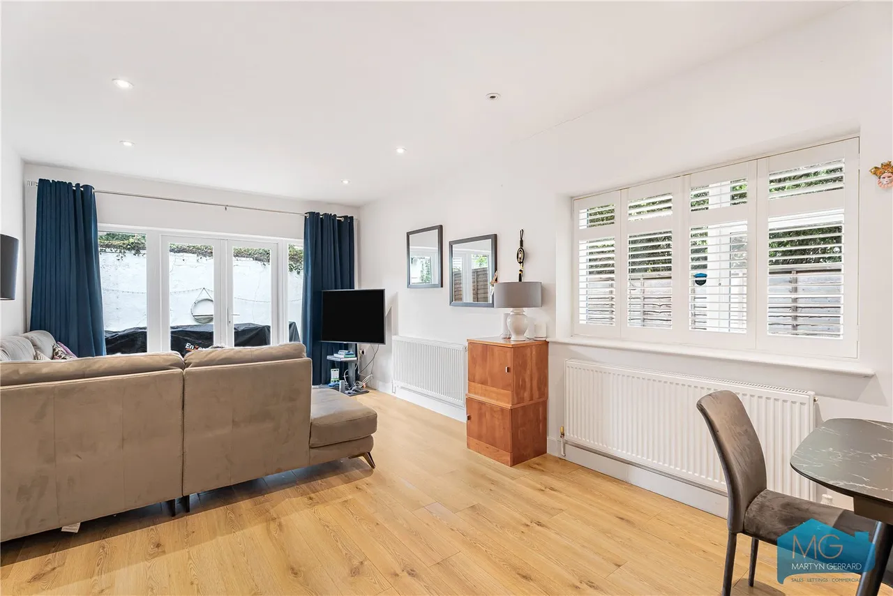 York Road, New Barnet, EN5, photo 7