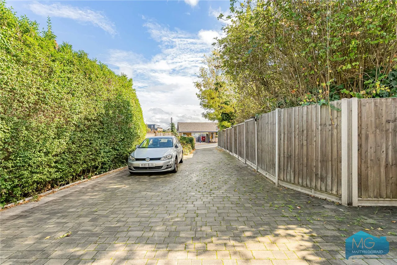 York Road, New Barnet, EN5, photo 22