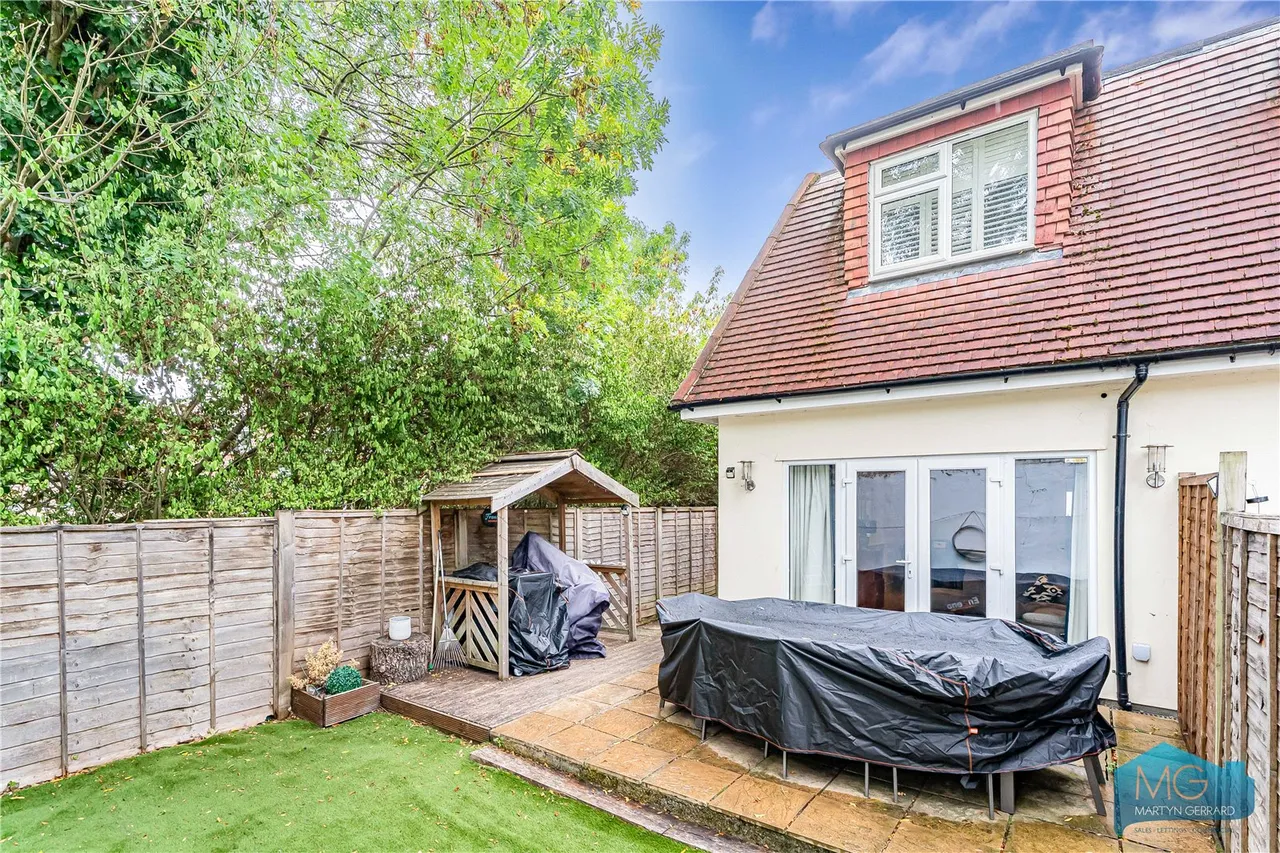 York Road, New Barnet, EN5, photo 17