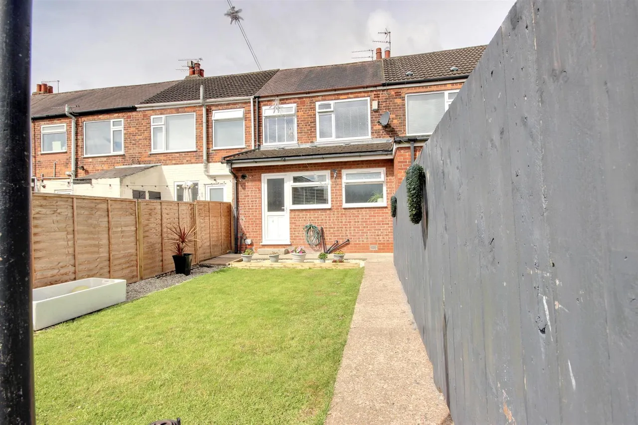 National Avenue, Hull, photo 16