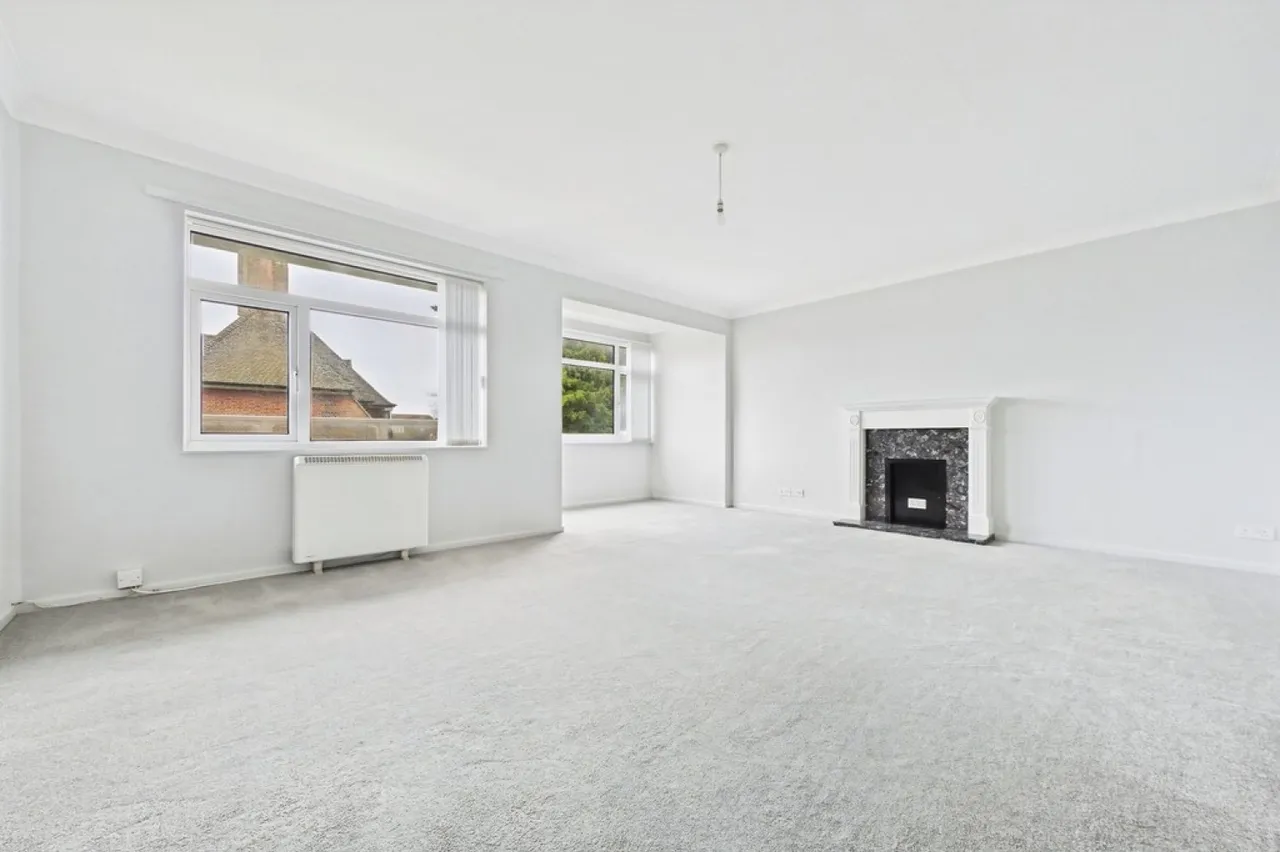 Dixwell Road, Folkestone, photo 2