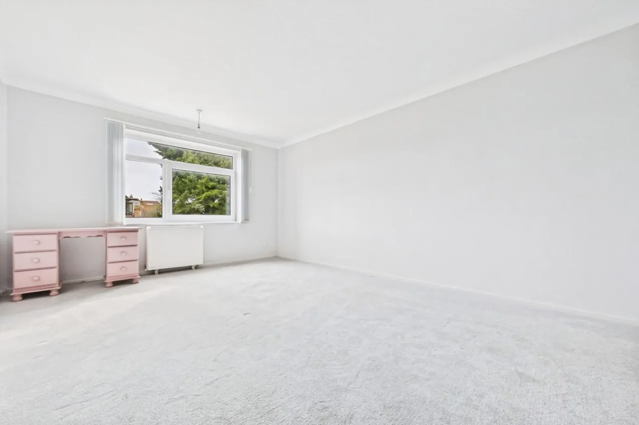 Dixwell Road, Folkestone, photo 11