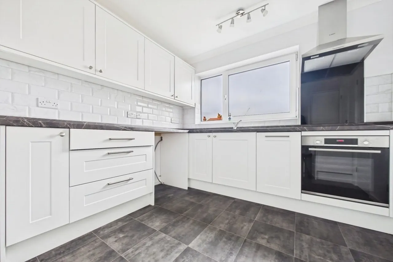 Dixwell Road, Folkestone, photo 3