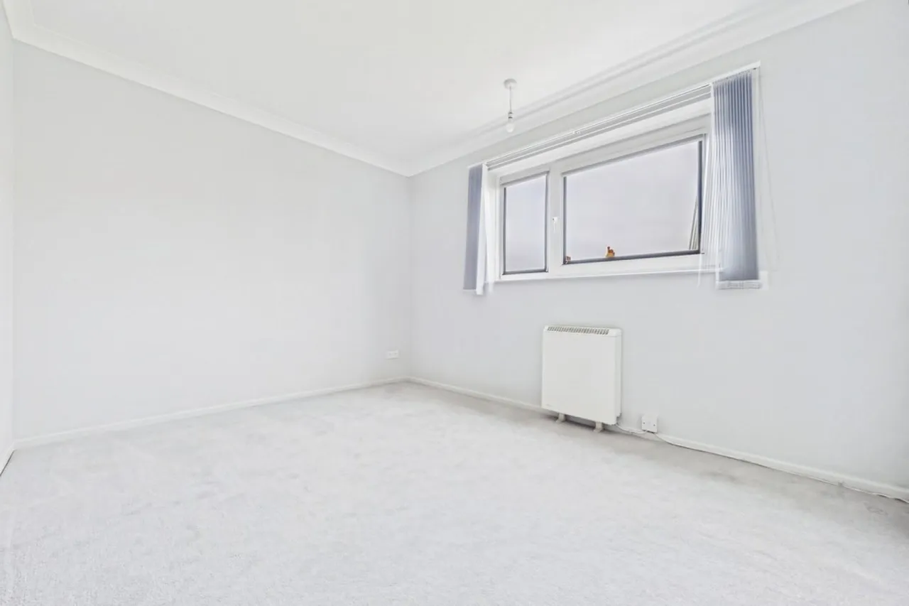 Dixwell Road, Folkestone, photo 6