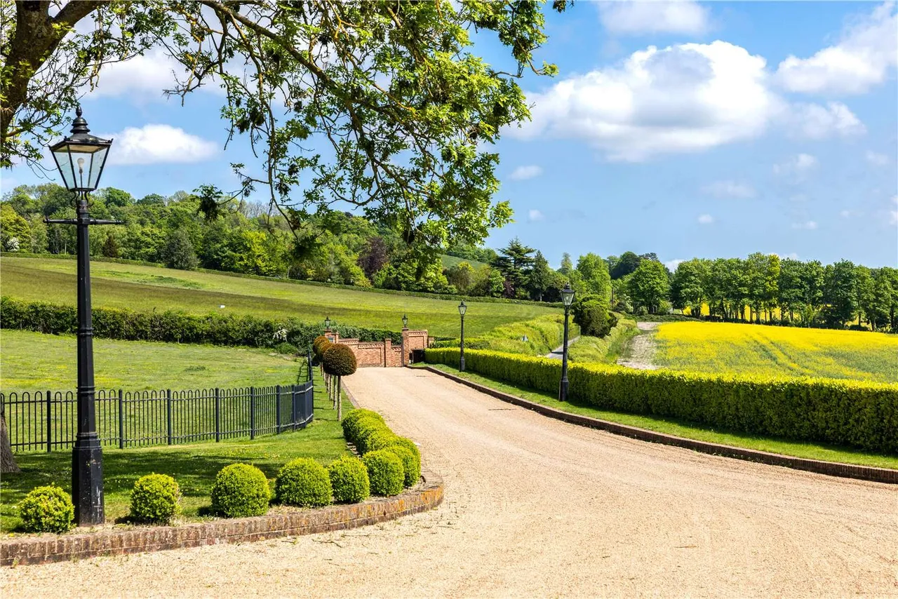 Pilgrims Way, Kemsing, Sevenoaks, Kent, TN15 6XA, photo 2