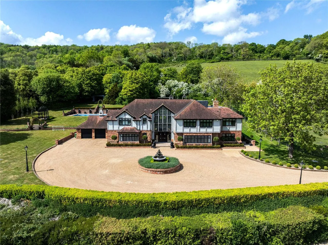 6 bed house for sale — Pilgrims Way, Kemsing, Sevenoaks, Kent, TN15 6XA