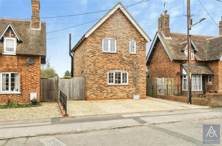 2 bed house for sale, Queen Catherine Road, Steeple Claydon, MK18