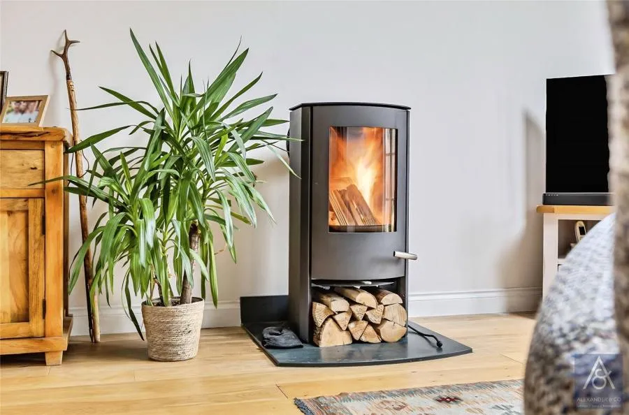 Queen Catherine Road, Steeple Claydon, MK18, photo 3