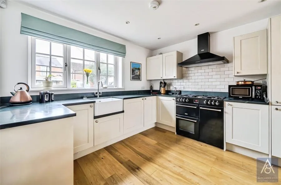 Queen Catherine Road, Steeple Claydon, MK18, photo 4