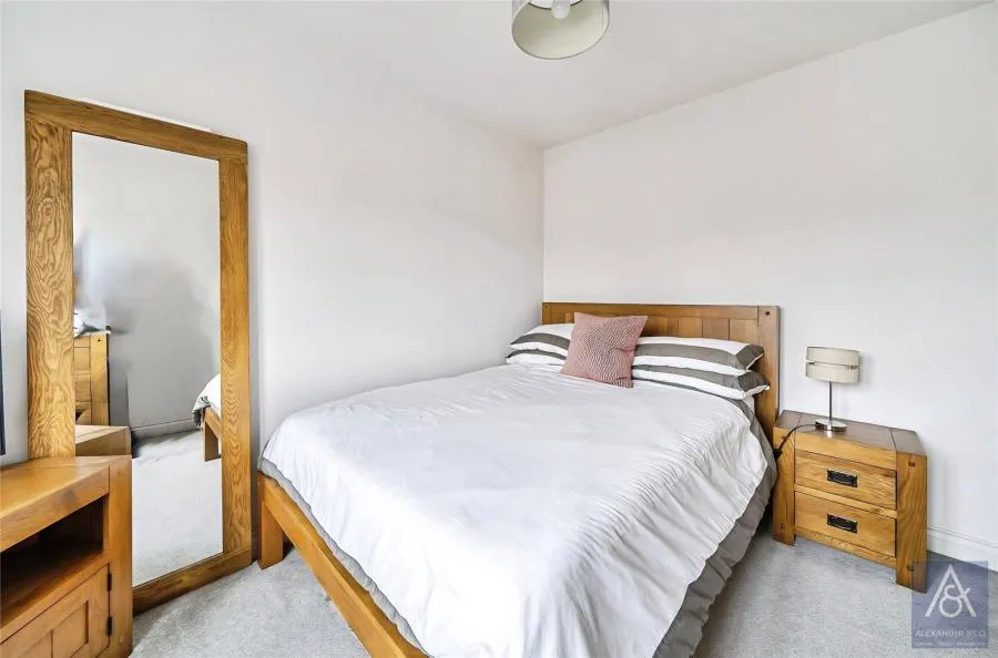 Queen Catherine Road, Steeple Claydon, MK18, photo 16