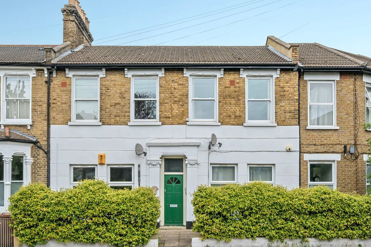 3 bed flat for sale — Gellatly Road, SE14