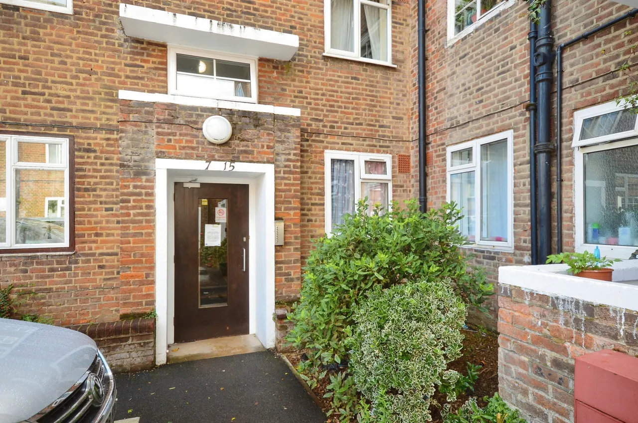 2 bed flat for sale, Thurlby Close, Harrow, HA1