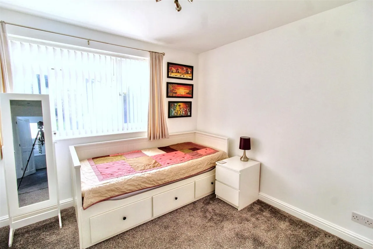 Airedale Court, Chilwell. Nottingham, NG9, photo 10