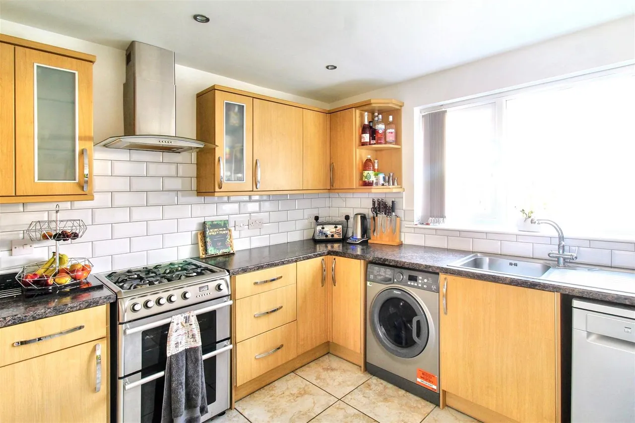 Airedale Court, Chilwell. Nottingham, NG9, photo 2