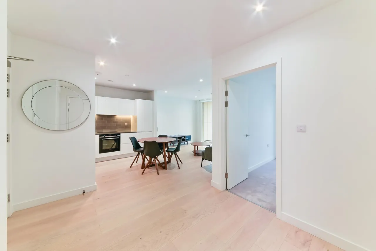 2 bed flat for sale, Carrick House, Royal Wharf, E16