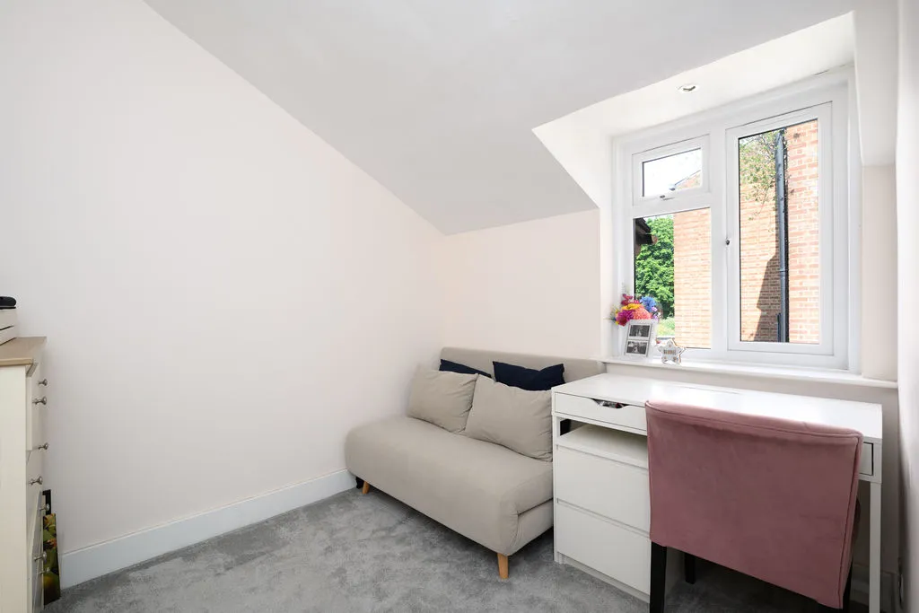 24a High Street, Esher KT10 9RT, photo 9