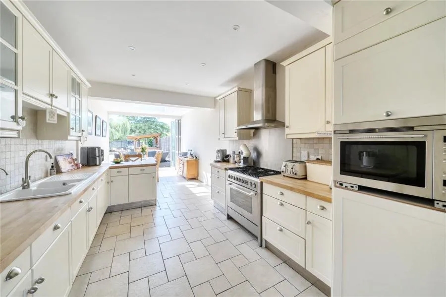 Windsor Road, Chobham, GU24, photo 9