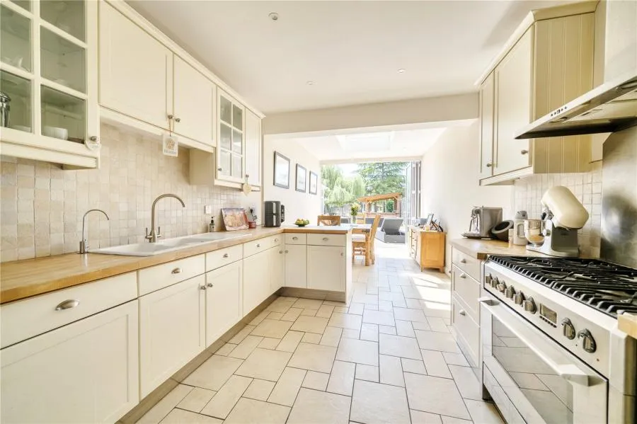 Windsor Road, Chobham, GU24, photo 2