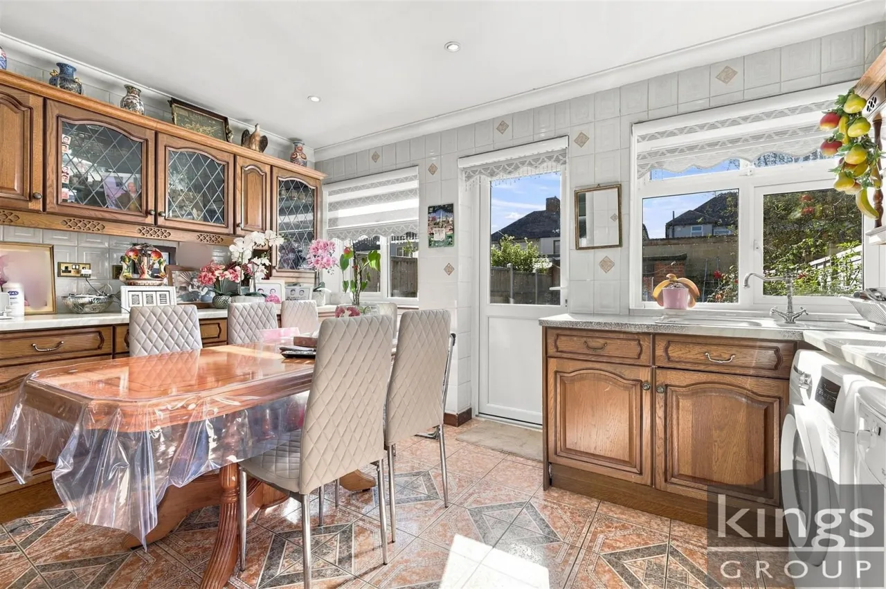 Carterhatch Road, Enfield, photo 9