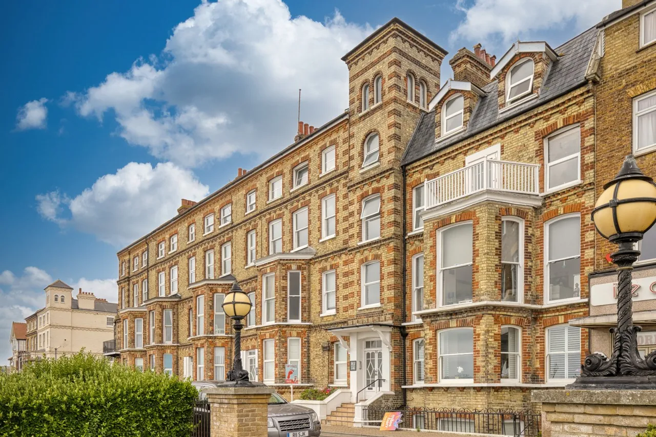 3 bed flat for sale, Victoria Parade, Broadstairs, CT10