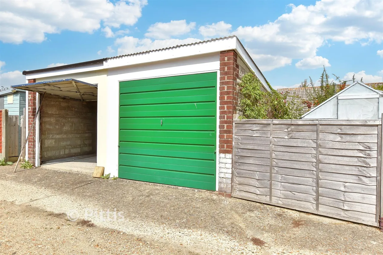 Mountbatten Drive, Newport, PO30, photo 12