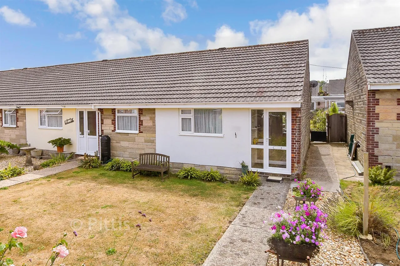 2 bed house for sale, Mountbatten Drive, Newport, PO30