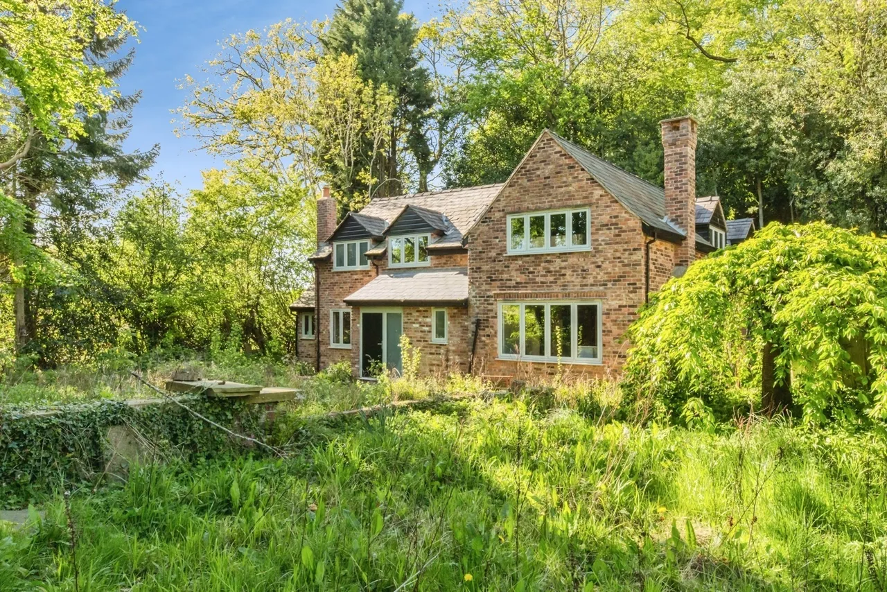 4 bed house for sale — Radcliffe Road, Sutton, Macclesfield, Cheshire, SK11