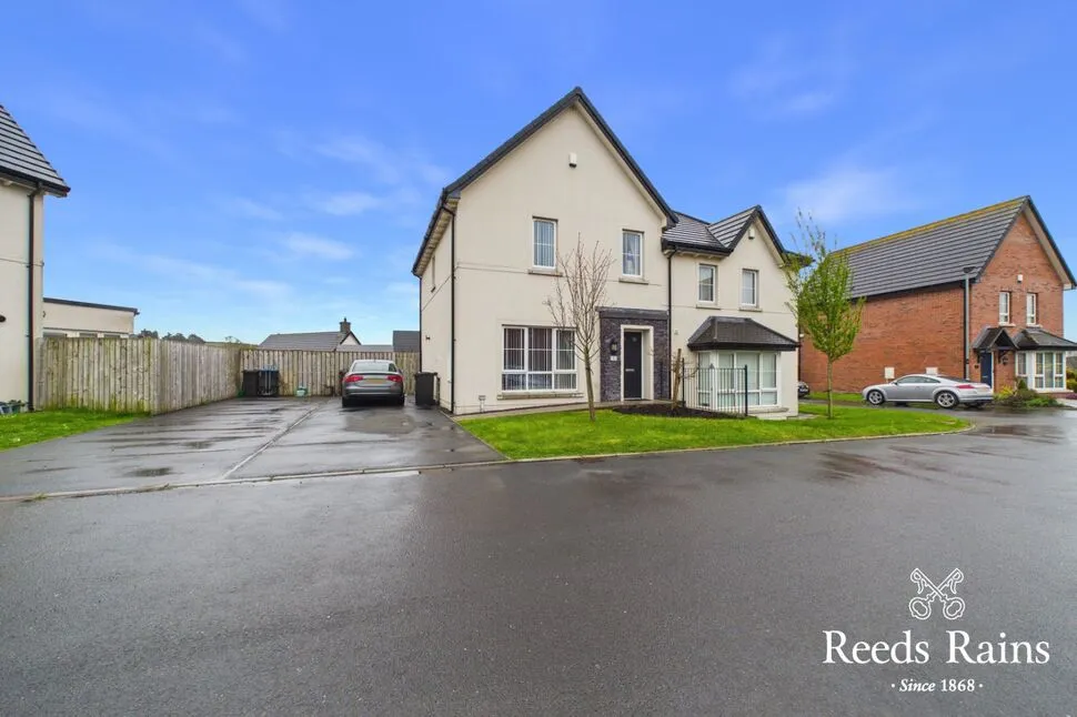 3 bed house for sale — Millmount Village Close, Dundonald, Belfast, BT16