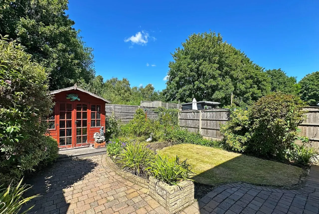 Dale Grove, Timperley, Cheshire WA15 6JY, photo 5