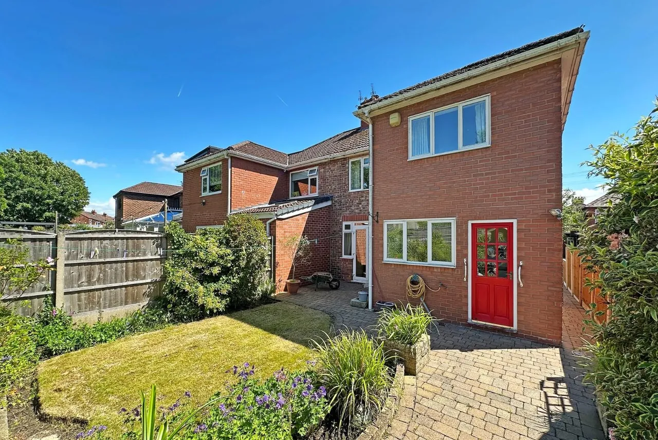Dale Grove, Timperley, Cheshire WA15 6JY, photo 27