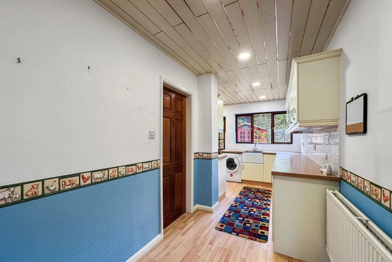 Dale Grove, Timperley, Cheshire WA15 6JY, photo 7