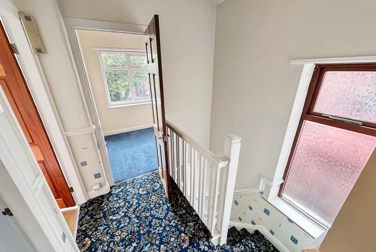 Dale Grove, Timperley, Cheshire WA15 6JY, photo 17