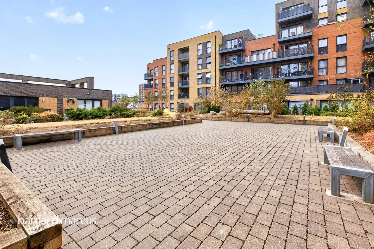 2 bed flat for sale, Pump Lane, Hayes, UB3