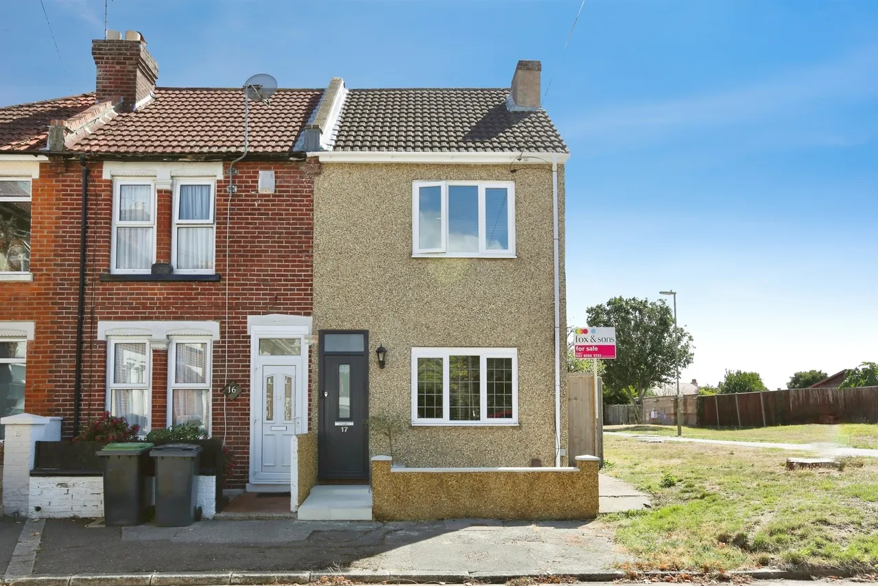 2 bed house for sale — Ford Road, Gosport