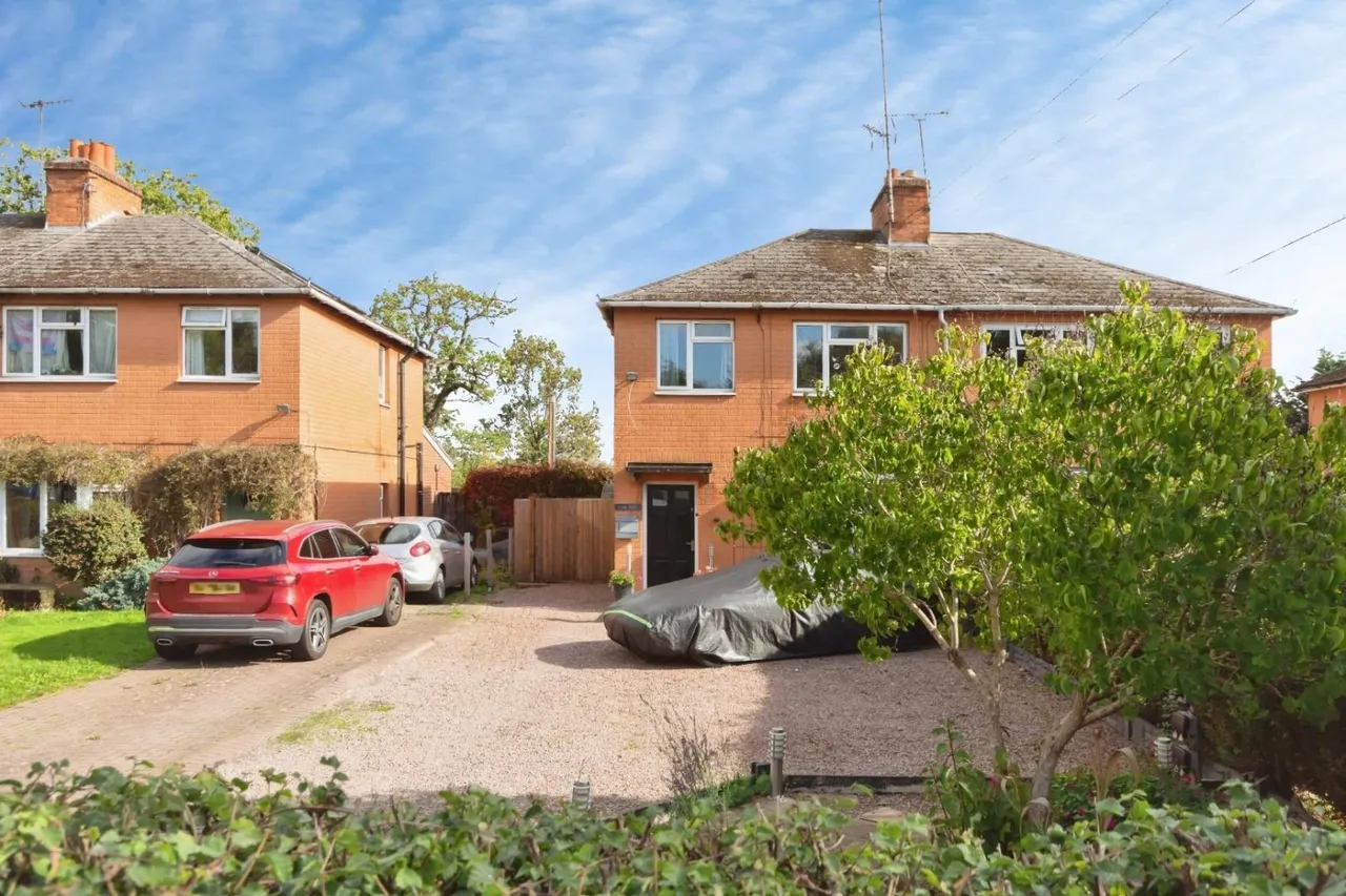 3 bed house for sale, Station Lane, Lapworth, B94