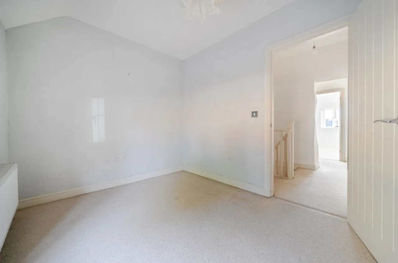 St. Johns Road, Laughton, S25, photo 11