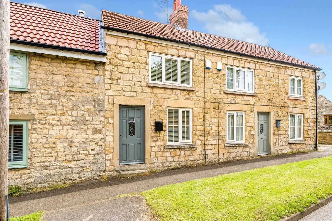 St. Johns Road, Laughton, S25, photo 3