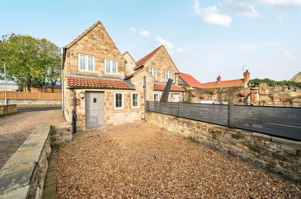 St. Johns Road, Laughton, S25, photo 7