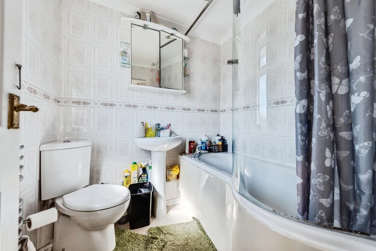Pewsham Road, Swindon, Wiltshire, SN2, photo 9