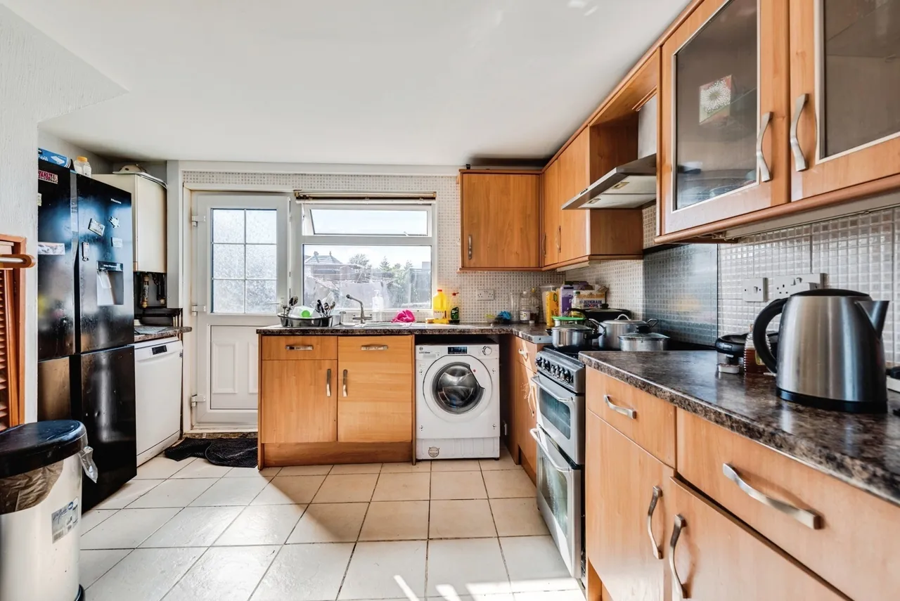 Pewsham Road, Swindon, Wiltshire, SN2, photo 3