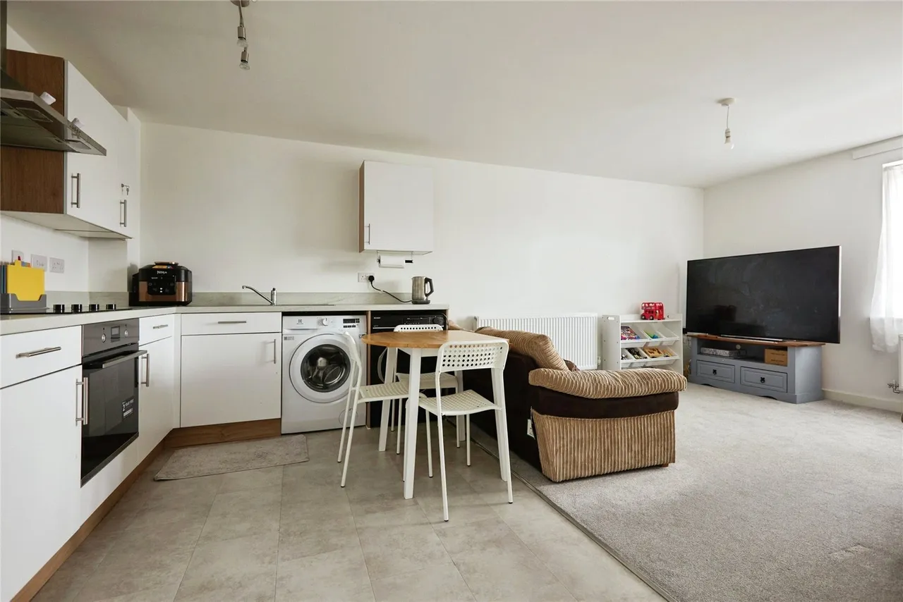 Preston Crescent, Salisbury, SP2, photo 2
