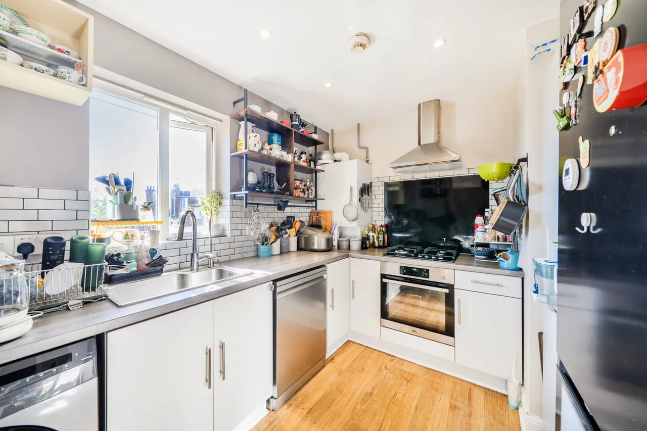 High Road, Harrow, HA3, photo 5