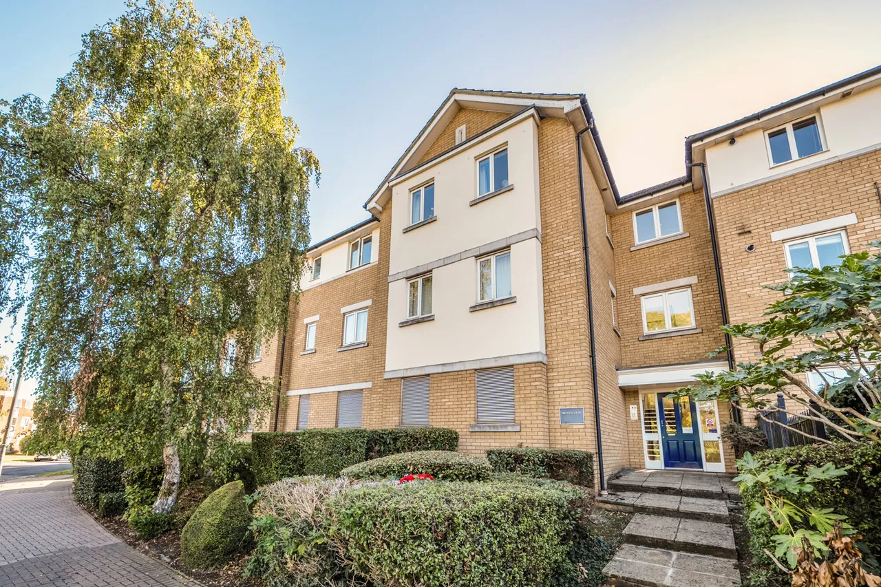 2 bed flat for sale, High Road, Harrow, HA3
