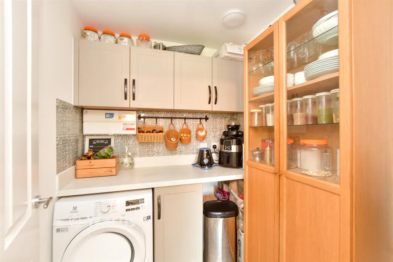 Laxtons Crescent, Sittingbourne, ME10, photo 9
